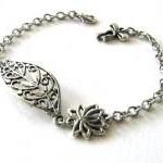 Antiqued silver filigree le..