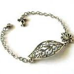 Antiqued silver filigree le..