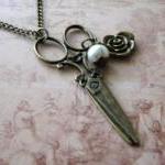 Vintage inspired scissor ne..