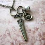 Vintage inspired scissor ne..