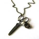 Vintage inspired scissor ne..