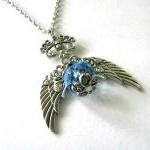 Antiqued silver wings neckl..